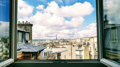 Why external blinds are rare in the UK, and how solar power fixes that